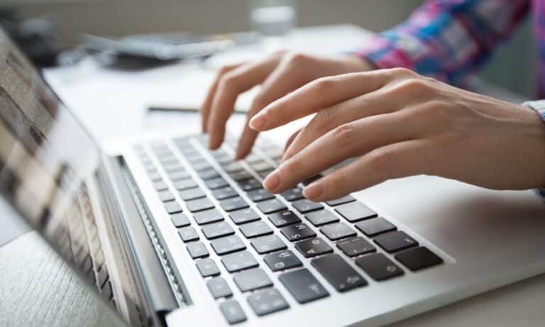 kenapa-keyboard-laptop-tidak-bisa-mengetik